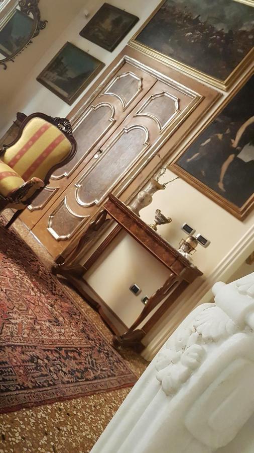 Standaard Tweepersoonskamer met Gedeelde Badkamer