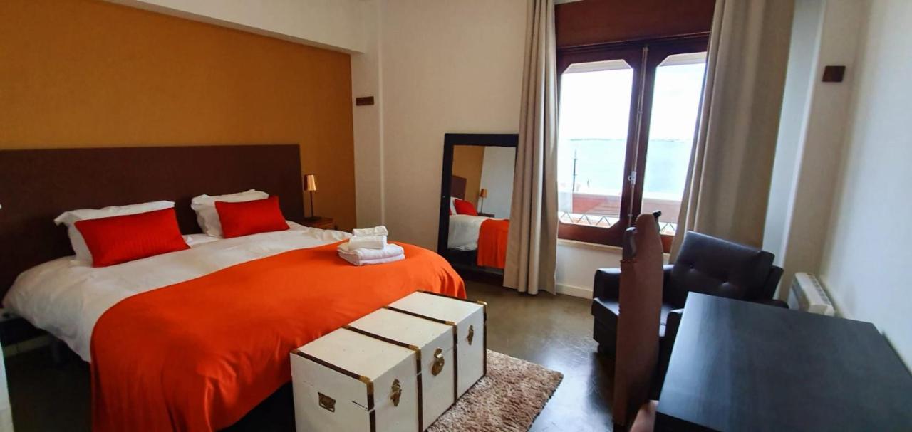 Tweepersoonskamer met Eigen Externe Badkamer met Uitzicht op de Rivier