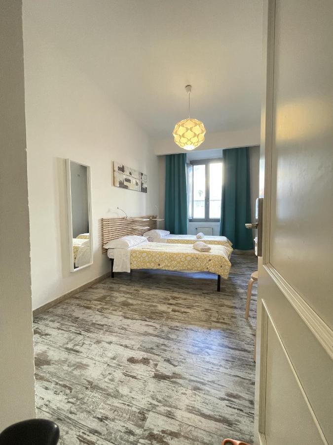 Tweepersoonskamer met een Eigen Externe Badkamer