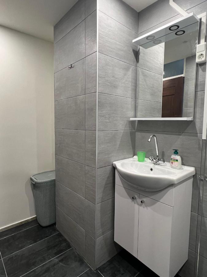 Standard Twin Room with Shared Bathroom,1206149275:JPEG