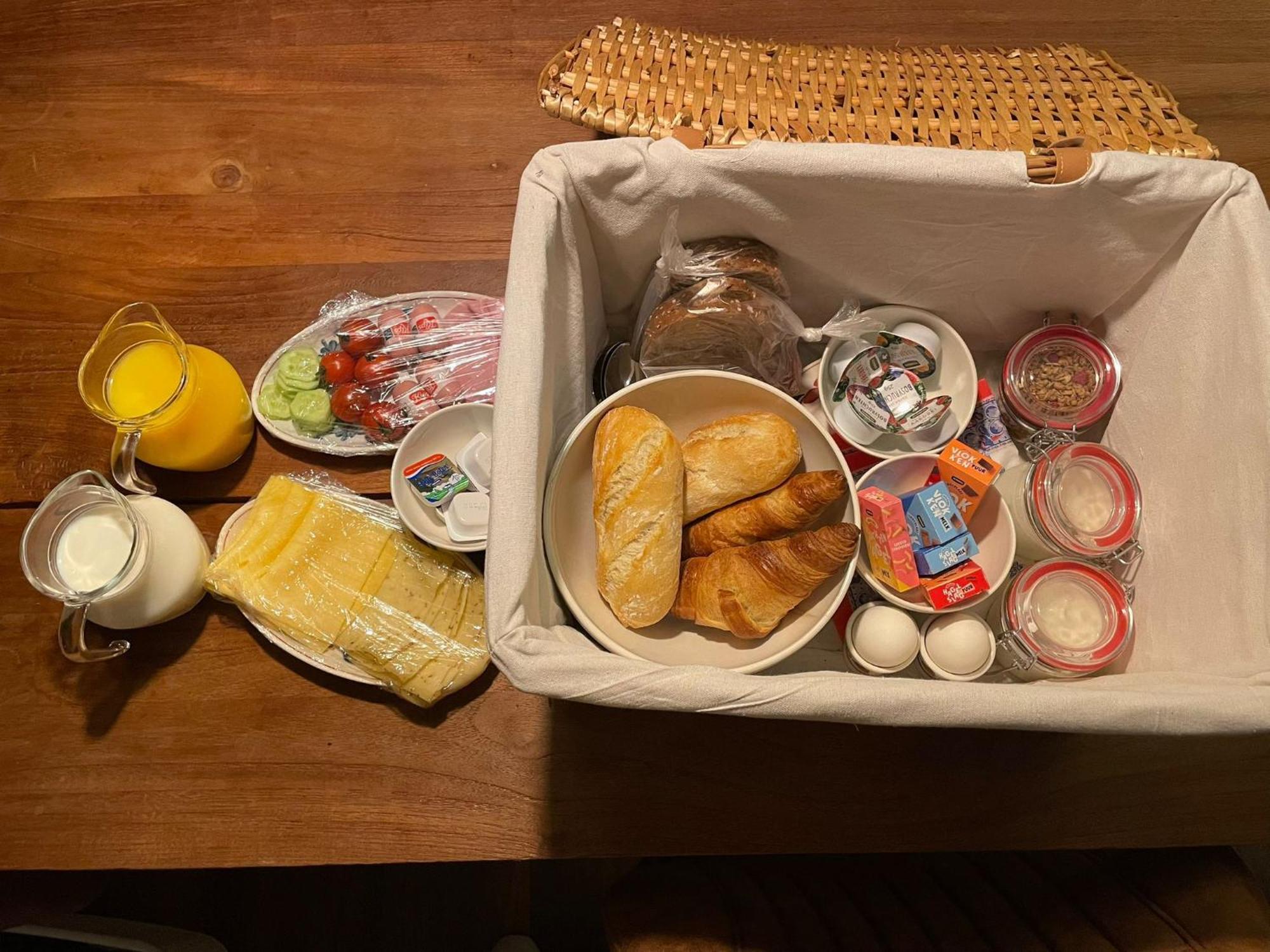 Double Room,1618770966:JPEG