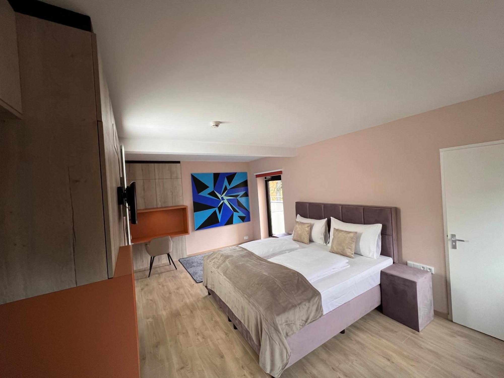 Deluxe Suite with Spa Bath,1627026202:JPEG