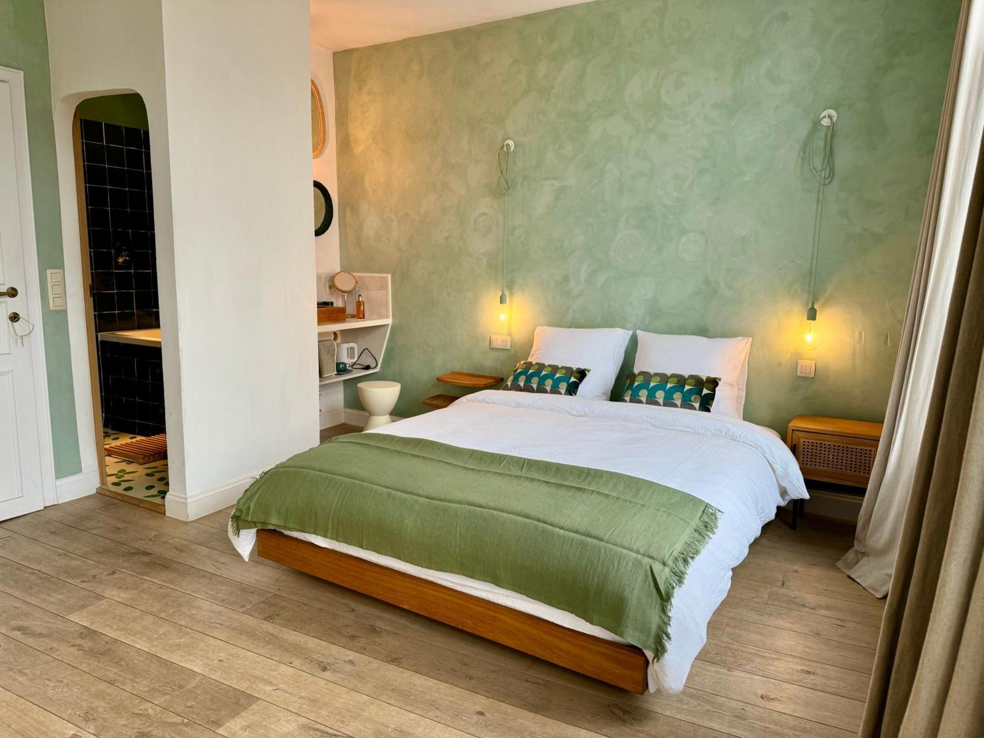 Deluxe Queen Room,1646264478:JPEG