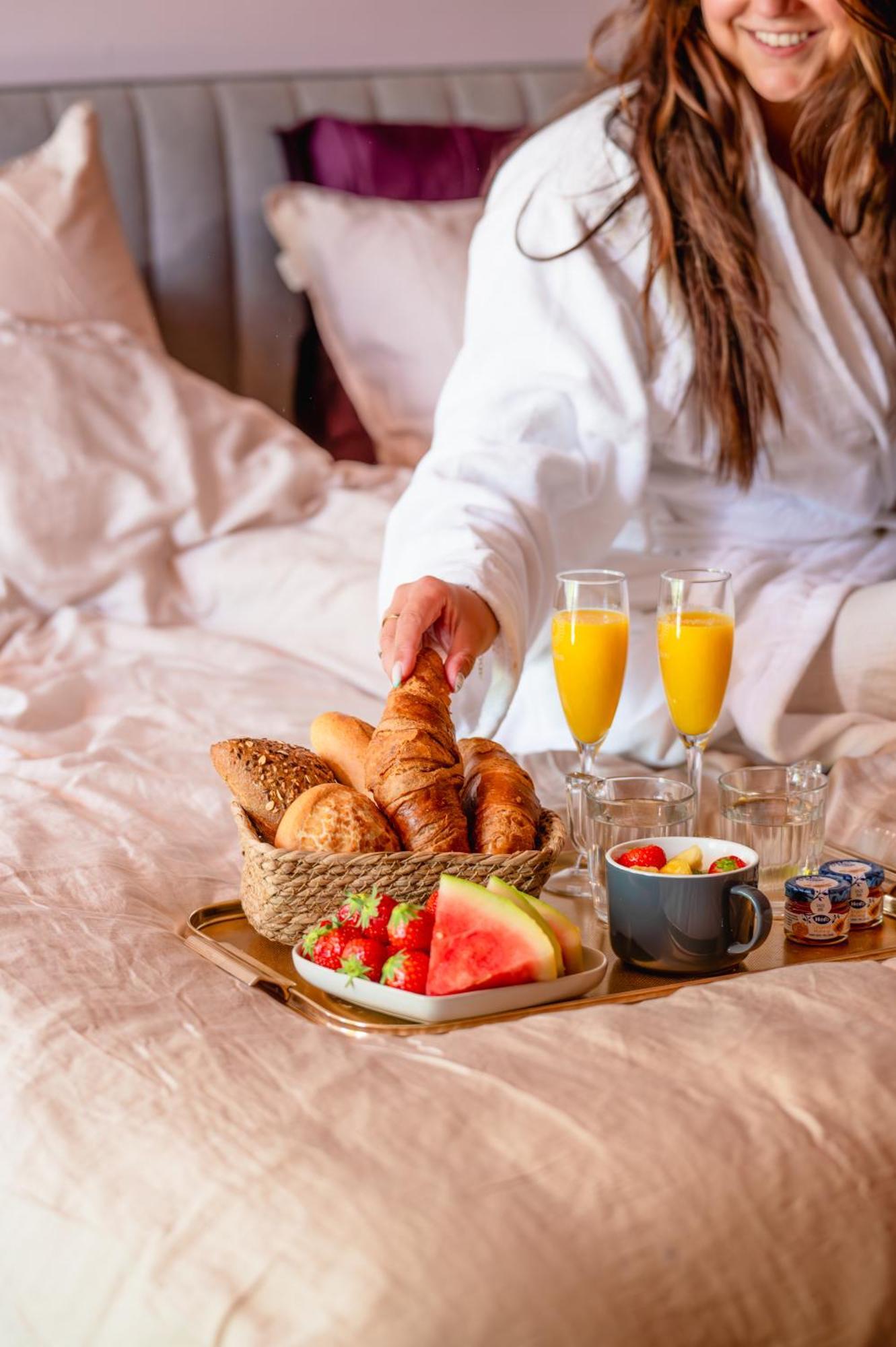 Deluxe Double Room,1676753946:JPEG