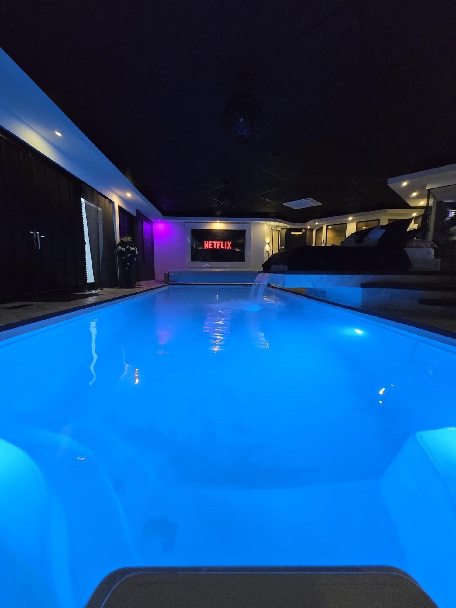 Deluxe Double Room (2 Adults + 1 Child)