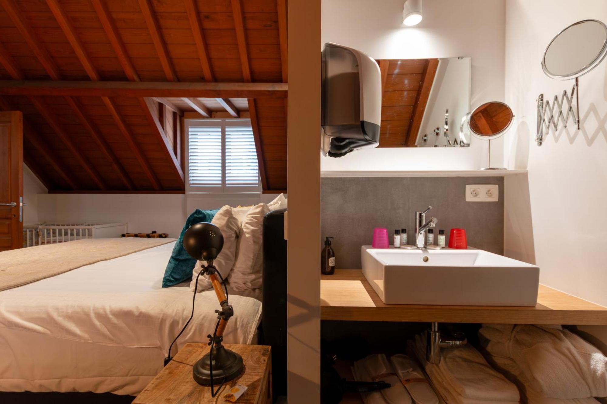 Deluxe Suite double bed or 2 single beds
