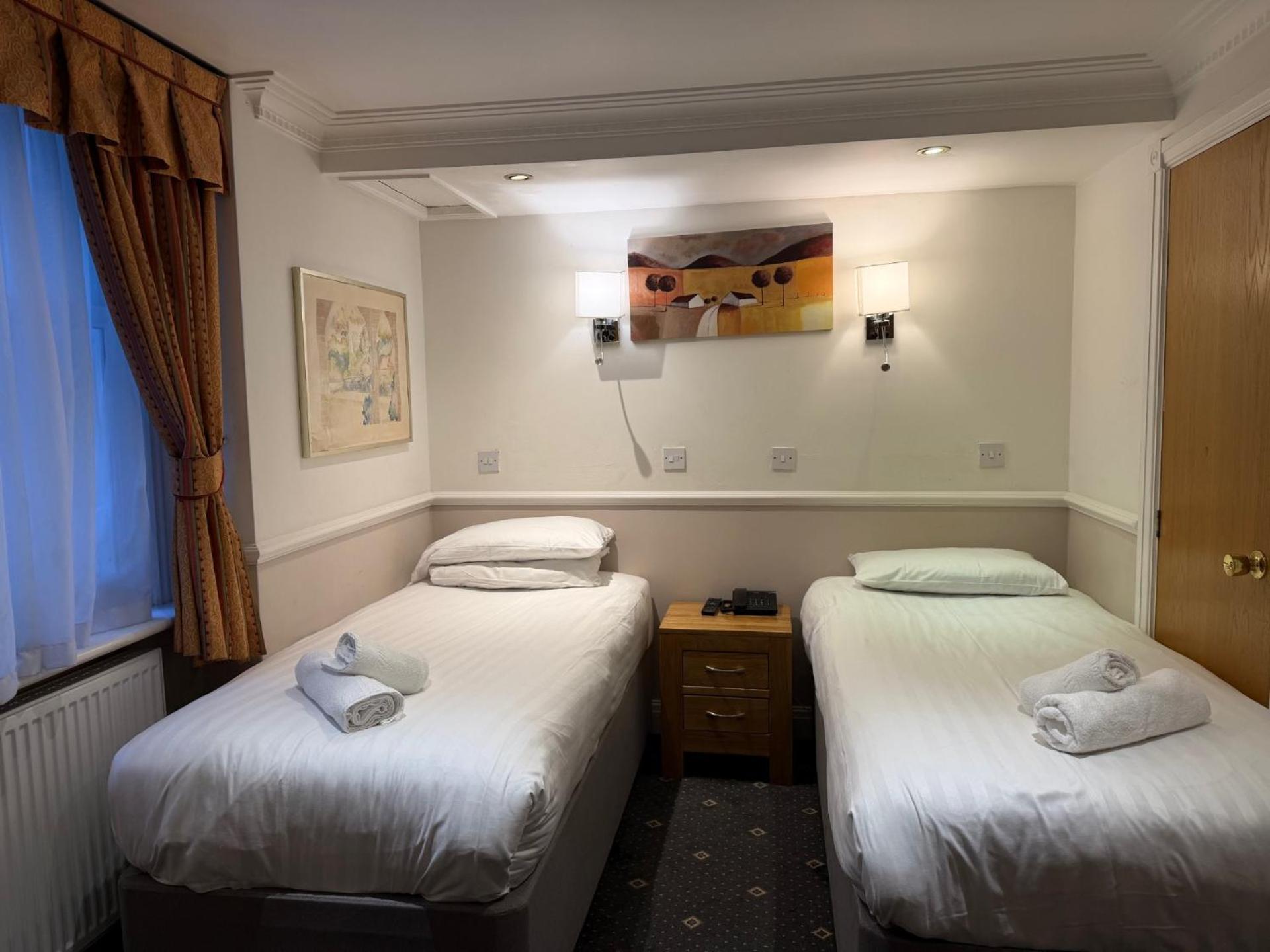 Small Twin Room Lower Ground Floor
