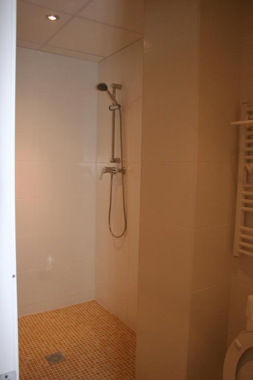 Tweepersoonskamer met een Eigen Externe Badkamer
