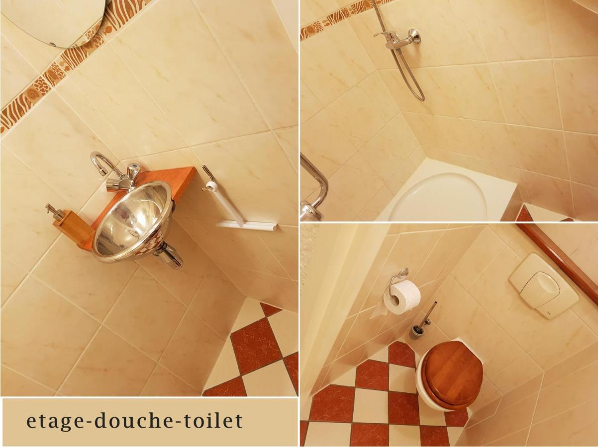 Eenpersoonskamer met Gedeelde Badkamer en Toilet