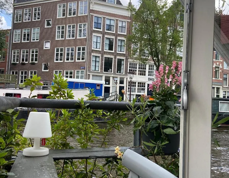 Houseboat Bonnie-1