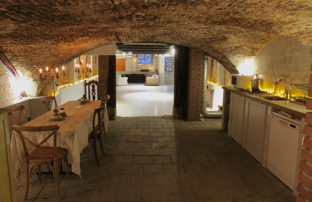 Top-Notch Space Along Canal In Historic Centre-1