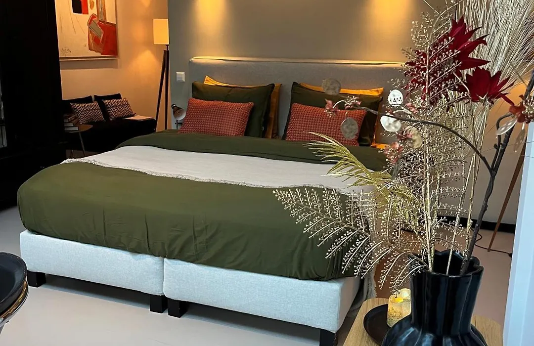 B&B Urban Oasis With Free Parking-1