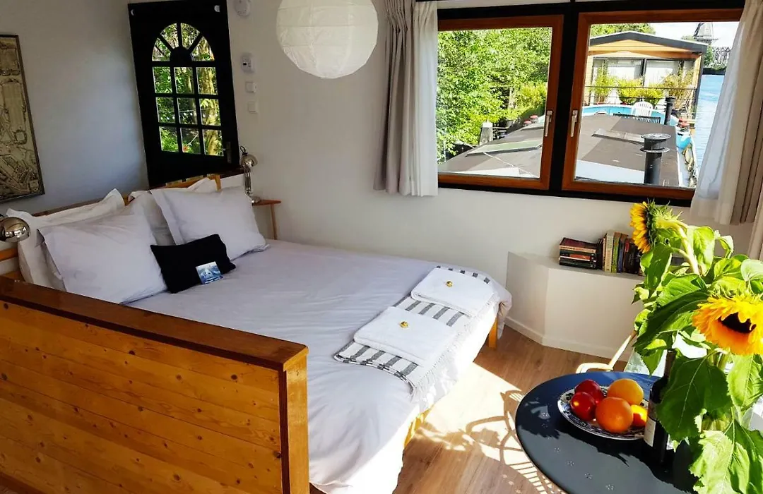 Houseboat Concordia B&B-1