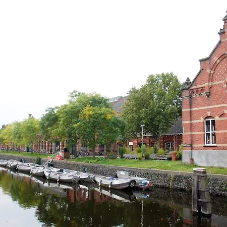 Hip & Stylish Apartment In Center, Near Trainstation, 15 Min Walk-2