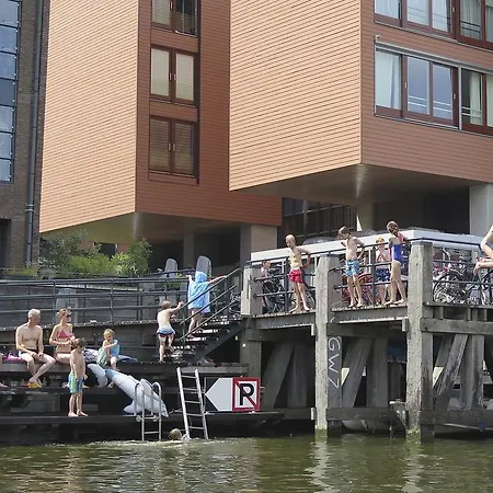 Houseboat Westerdok-3