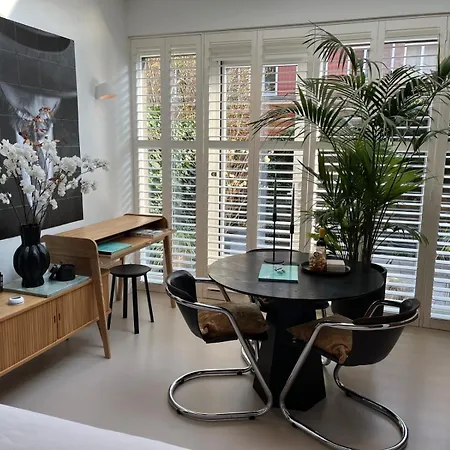 B&B Urban Oasis With Free Parking-2