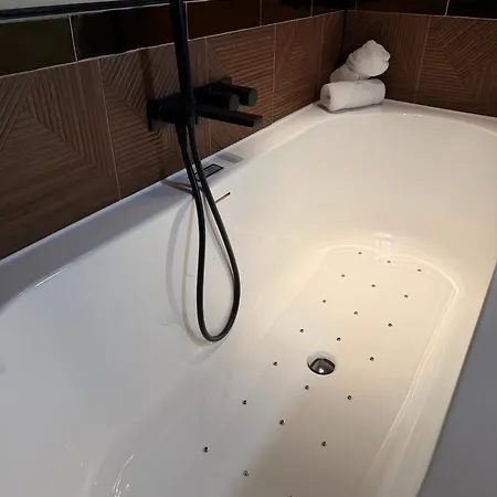 Berg en Bos Suite met luxe jacuzzi-2