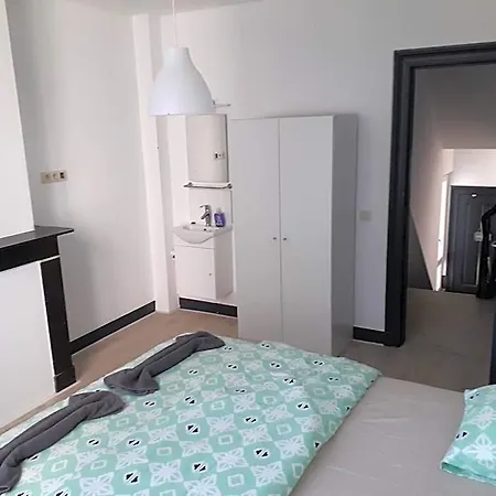 Leonard Room-3