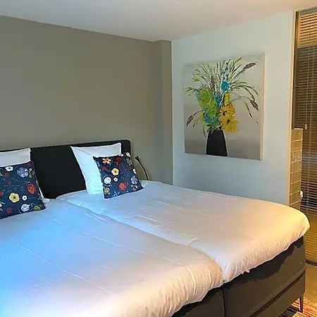 Bed & Breakfast 23-3