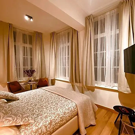 Augusto A Beautifully Restored Historic Townhouse In The Heart Of Bruges-3