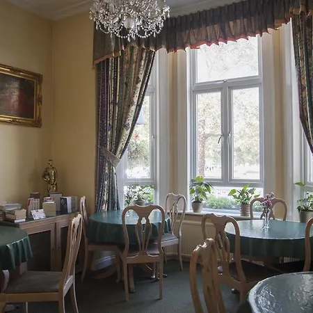 Her Majesty Hotel-3