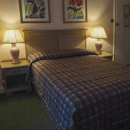 Her Majesty Hotel-2
