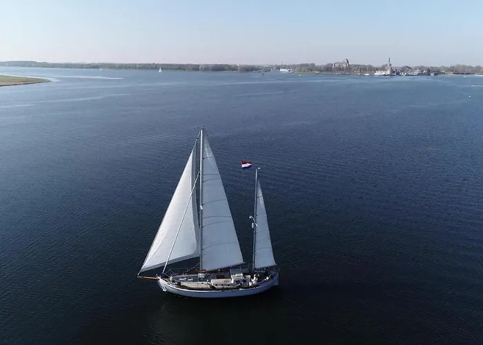 Prive B&B Motorsailer Rataplan Kamperland