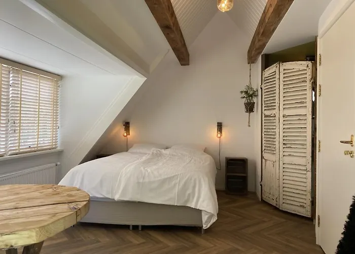 So-Hum Bed and Breakfast