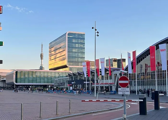 Authentic Amsterdam Bed And Breakfast Rai