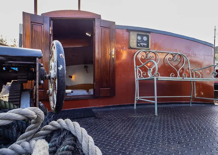 Boat 'Opoe Sientje' Bed and Breakfast Nijmegen