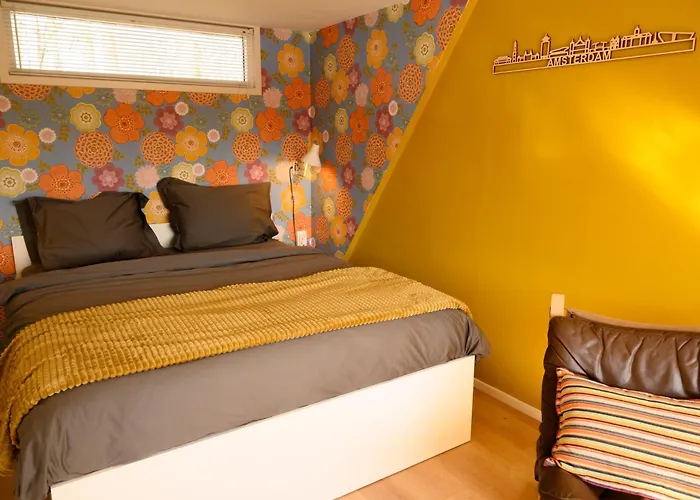 Houseboat Studio With Canalview And Free Bikes Amsterdam