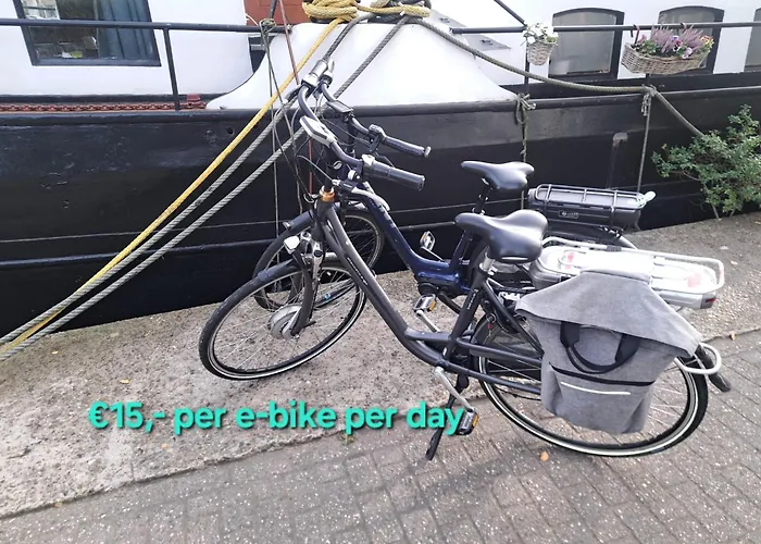 B&B Teddy Prachtig authentiek woonschip uit 1912, 15 minuten van Amsterdam Wormer