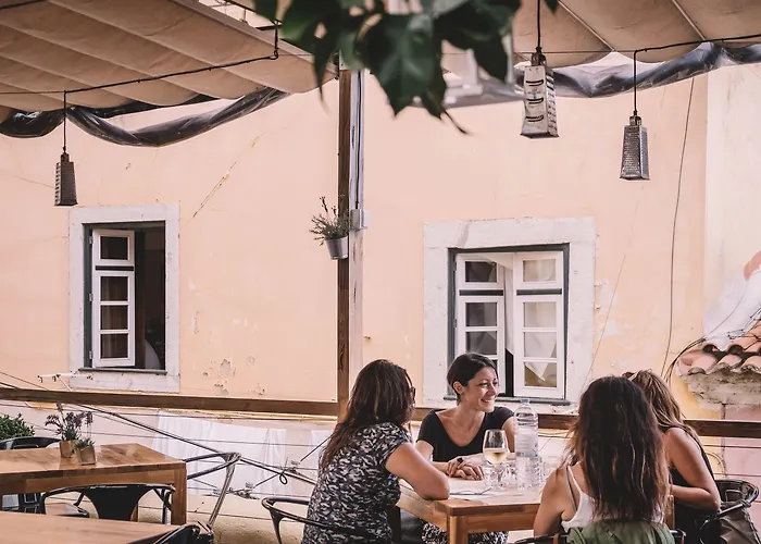 Santa Bica Eat Drink&Sleep Bed and Breakfast Lissabon