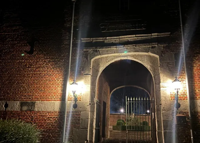 'T Rood Kasteel Bed and Breakfast Hasselt