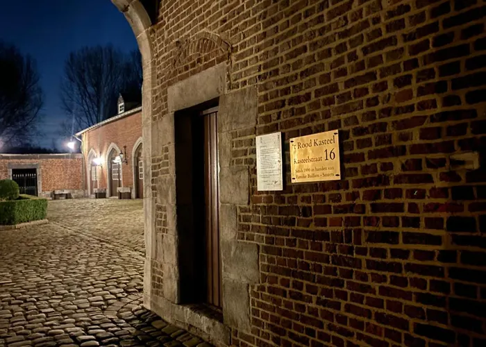 'T Rood Kasteel Bed and Breakfast Hasselt