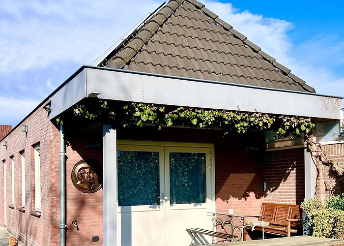 Rooi Bij de Knoptoren B&B Sint-Oedenrode